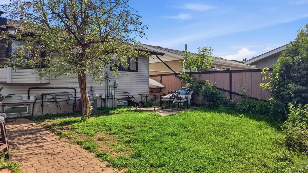 6124 Hamilton Drive Red Deer AB T4N 5Z4