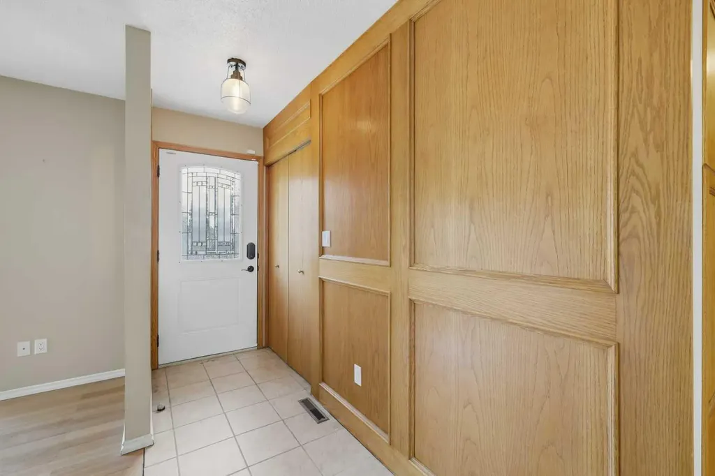 6124 Hamilton Drive Red Deer AB T4N 5Z4