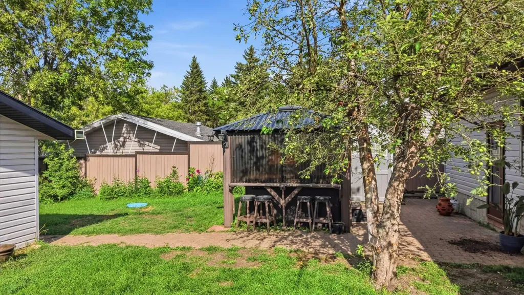 6124 Hamilton Drive Red Deer AB T4N 5Z4