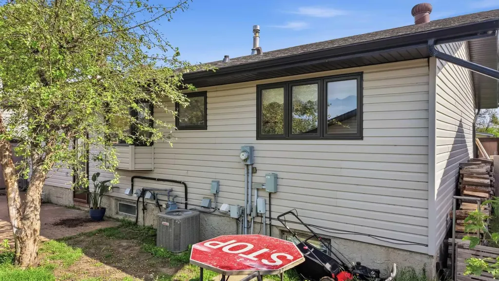 6124 Hamilton Drive Red Deer AB T4N 5Z4