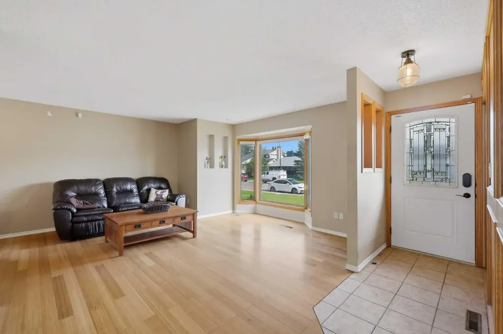6124 Hamilton Drive Red Deer AB T4N 5Z4