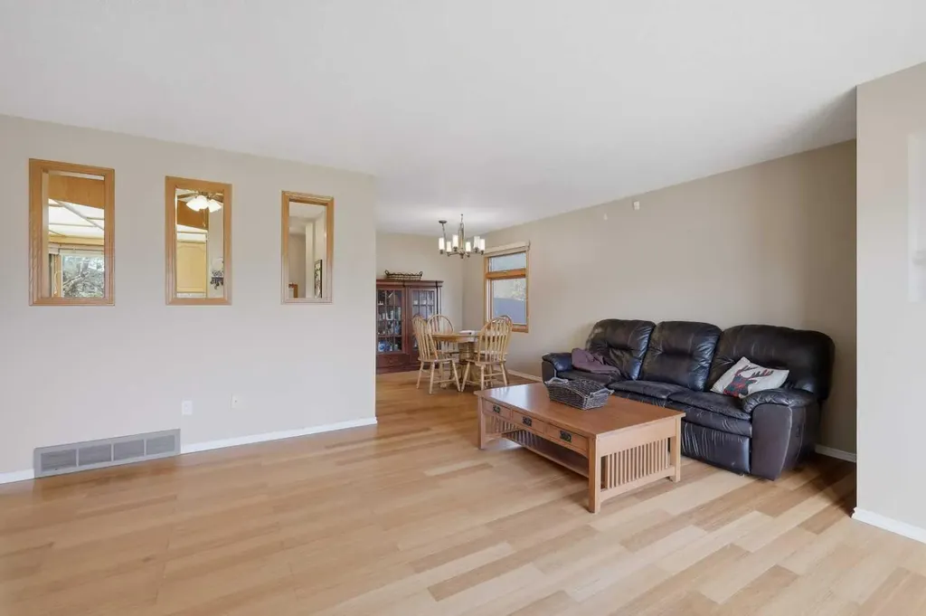 6124 Hamilton Drive Red Deer AB T4N 5Z4