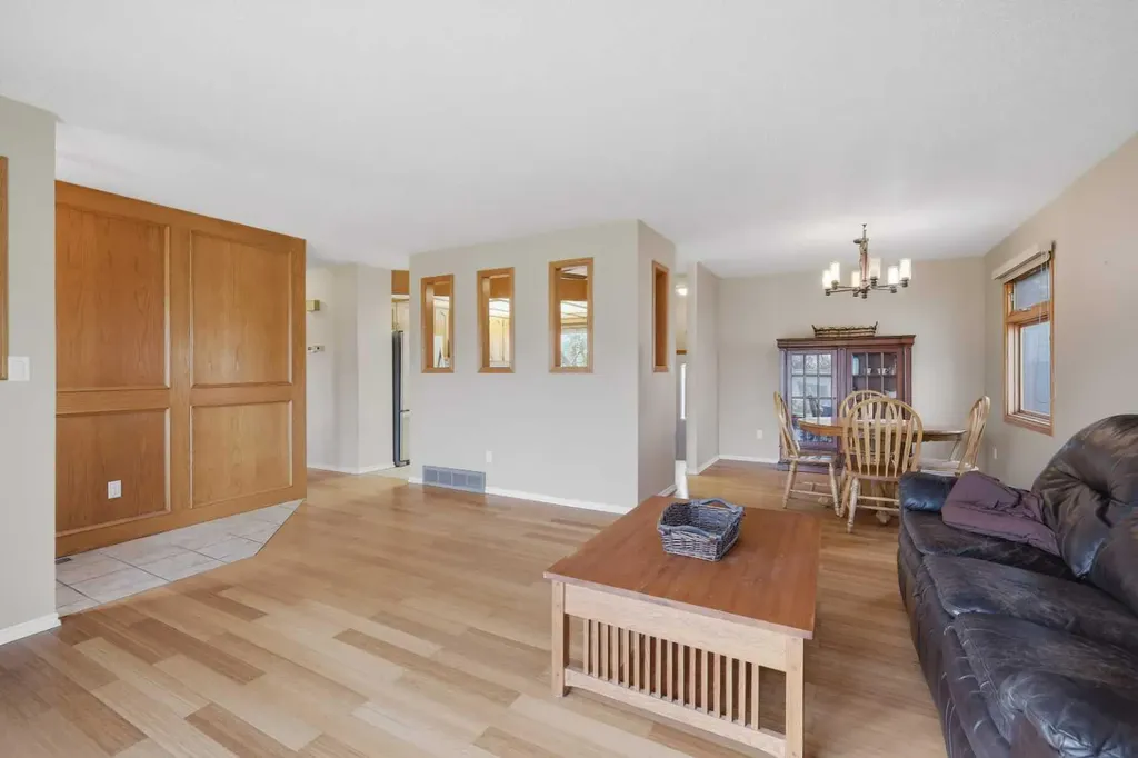 6124 Hamilton Drive Red Deer AB T4N 5Z4