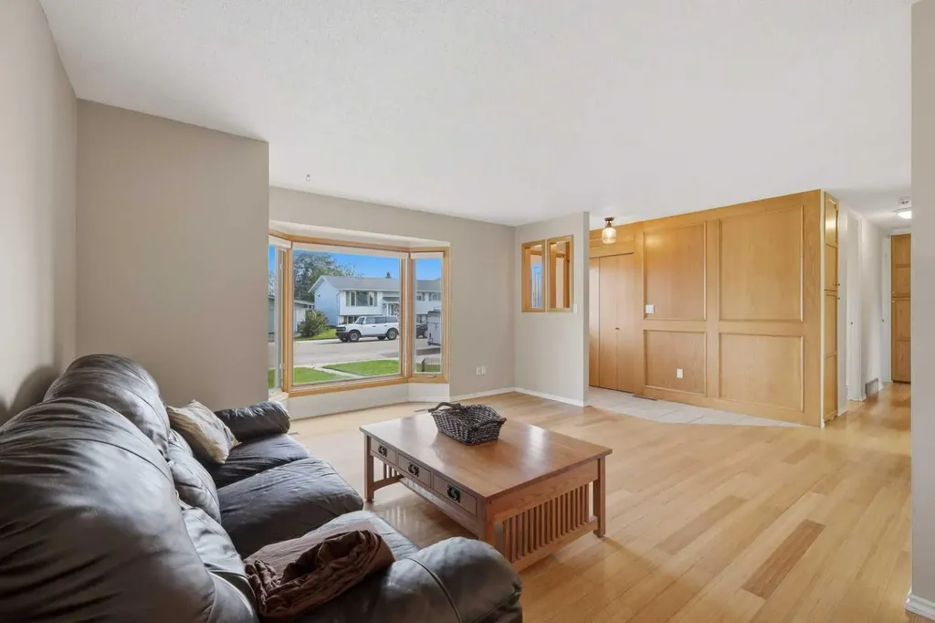 6124 Hamilton Drive Red Deer AB T4N 5Z4