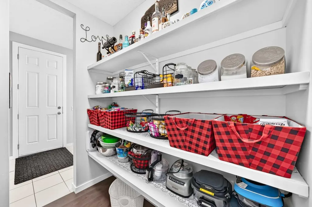 145 Kinniburgh Gardens Chestermere AB T1X 0R7