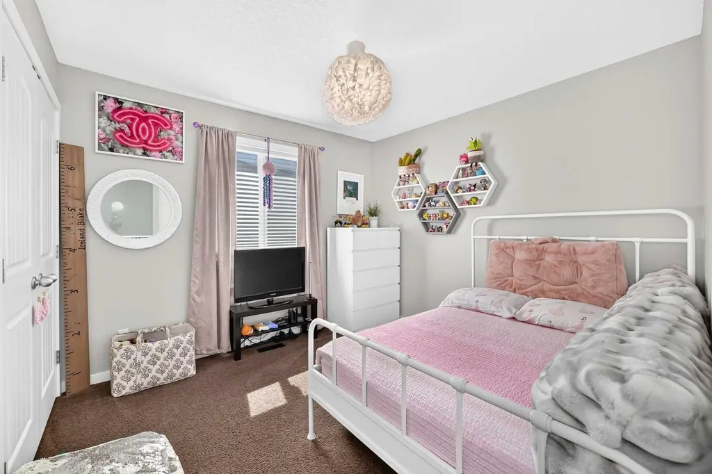 145 Kinniburgh Gardens Chestermere AB T1X 0R7