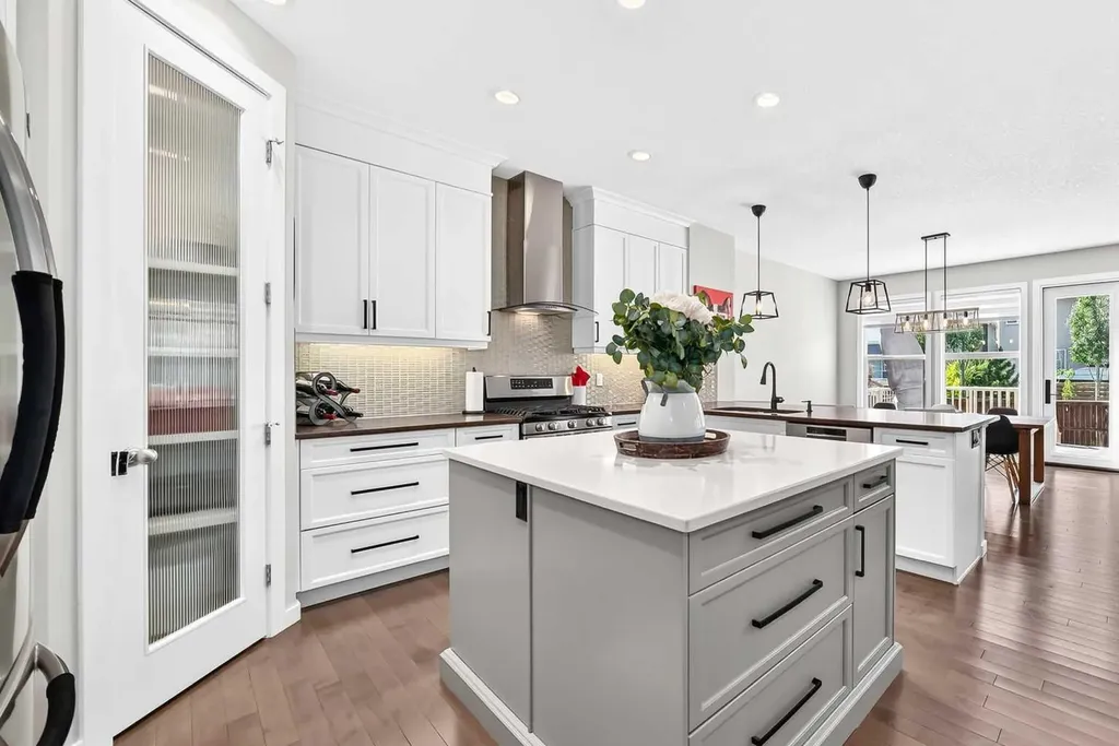 145 Kinniburgh Gardens Chestermere AB T1X 0R7