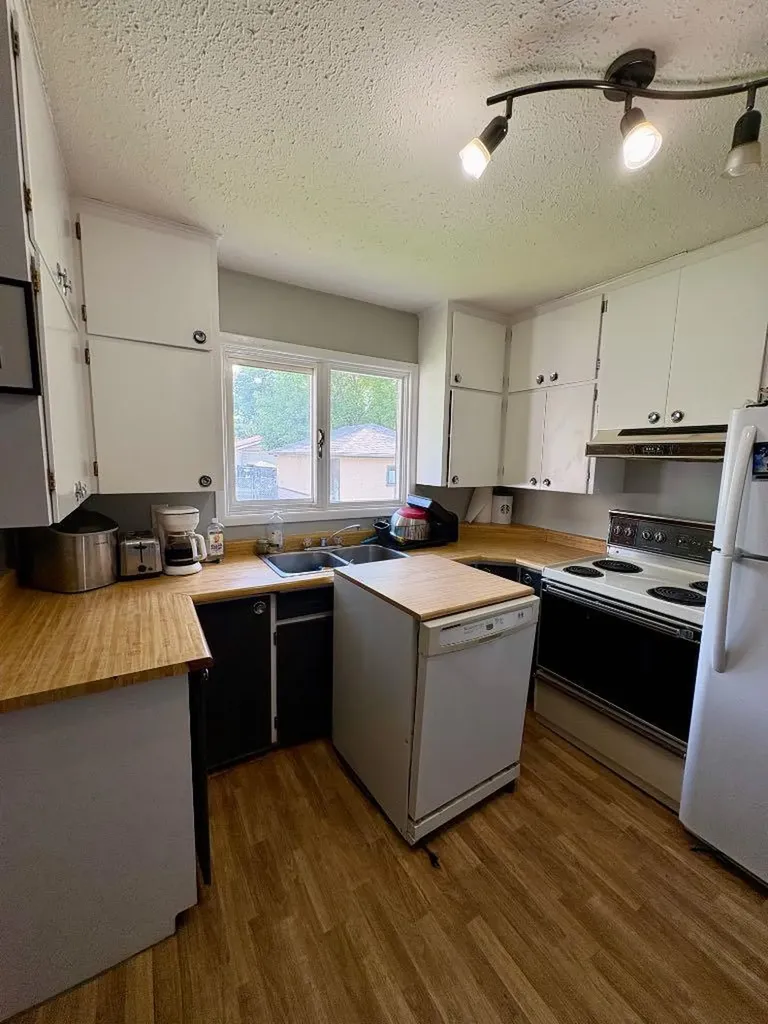 4122 50 Street Red Deer AB T4N 1W7