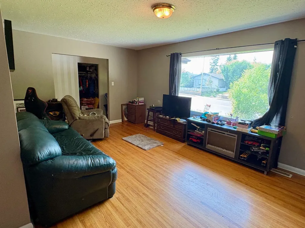 4122 50 Street Red Deer AB T4N 1W7