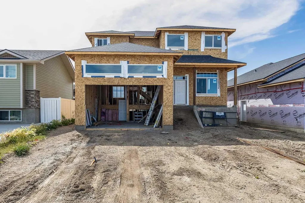 918 Memorial Drive SE Redcliff AB T0J2P0
