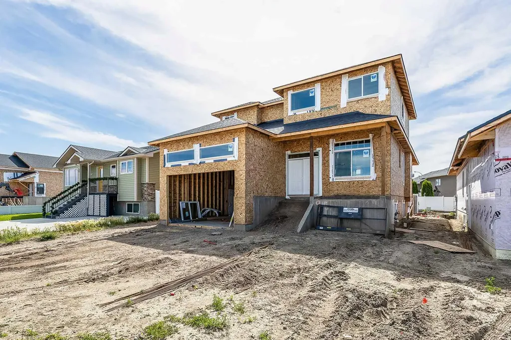 918 Memorial Drive SE Redcliff AB T0J2P0