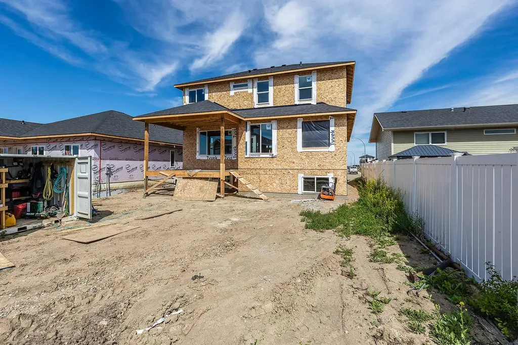 918 Memorial Drive SE Redcliff AB T0J2P0