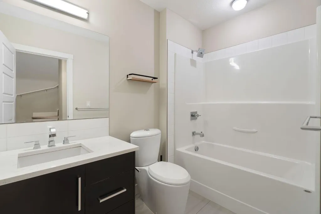 1808 27 Avenue SW Calgary AB T2T 1H1