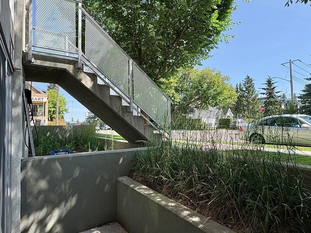 1808 27 Avenue SW Calgary AB T2T 1H1