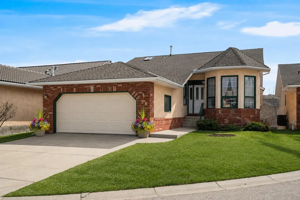 58 Evergreen Bay SW Calgary AB T2Y 3E9