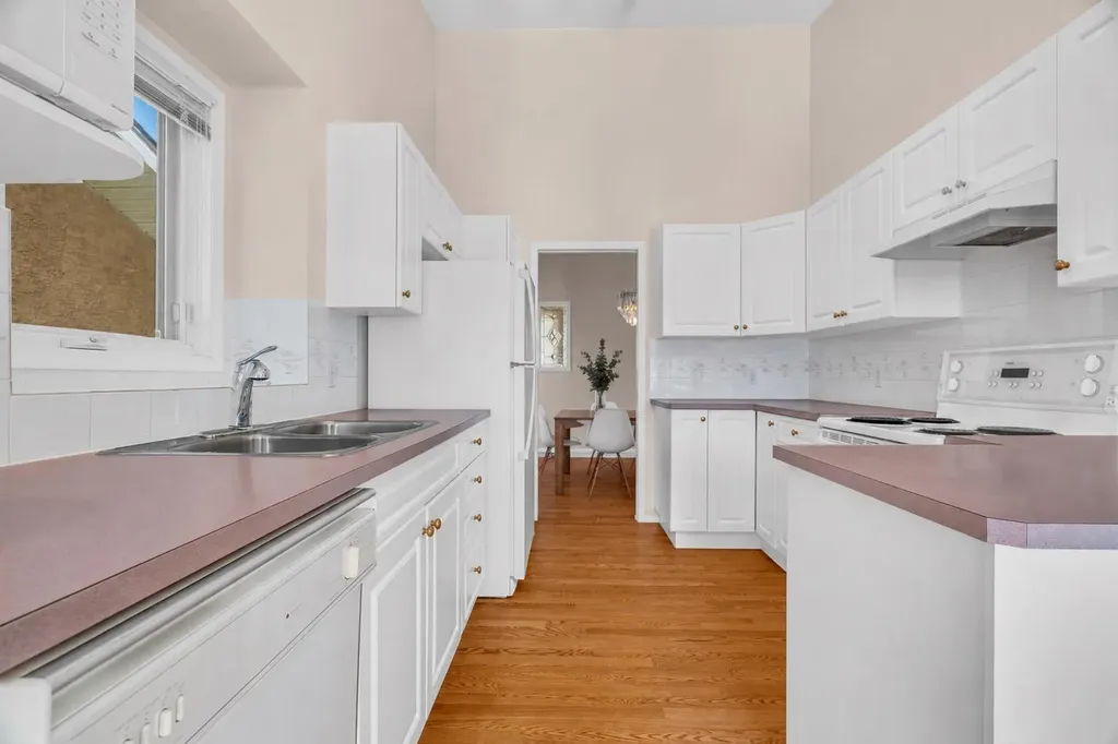 58 Evergreen Bay SW Calgary AB T2Y 3E9