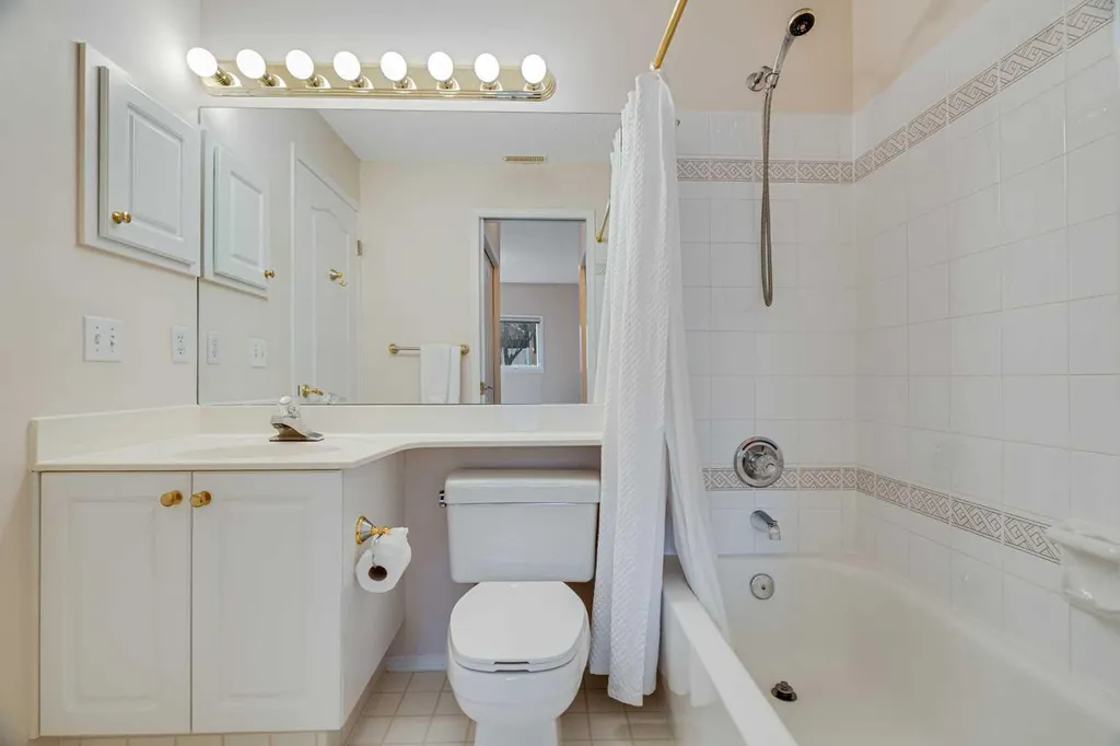 58 Evergreen Bay SW Calgary AB T2Y 3E9
