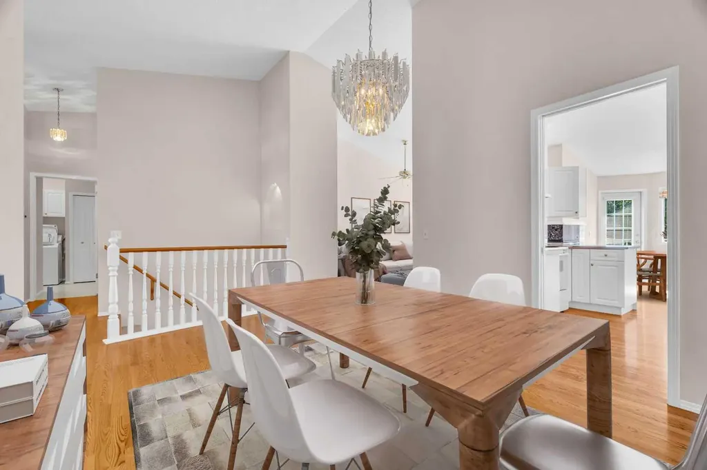 58 Evergreen Bay SW Calgary AB T2Y 3E9