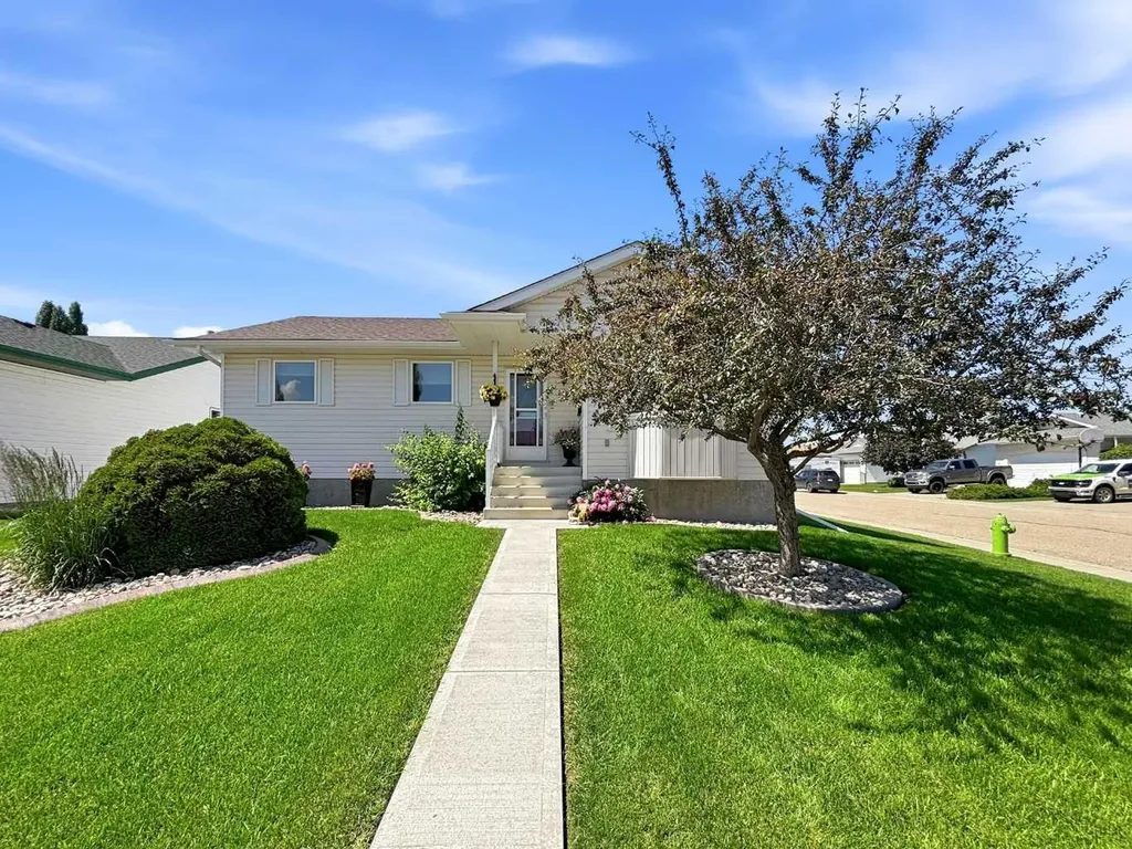 109 Logan Close Red Deer AB T4R 2N0
