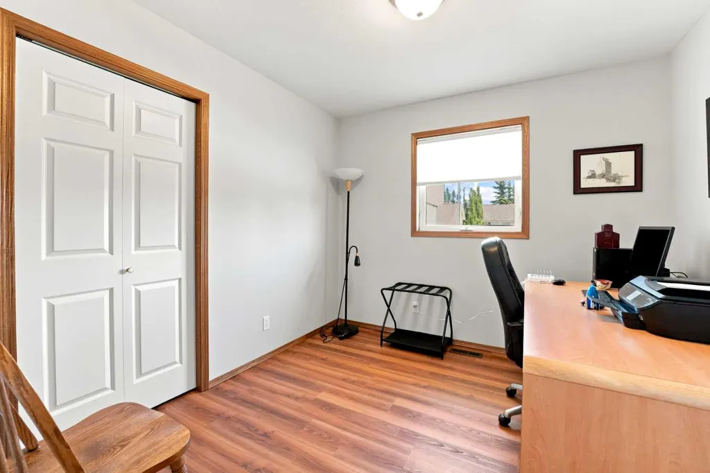 109 Logan Close Red Deer AB T4R 2N0