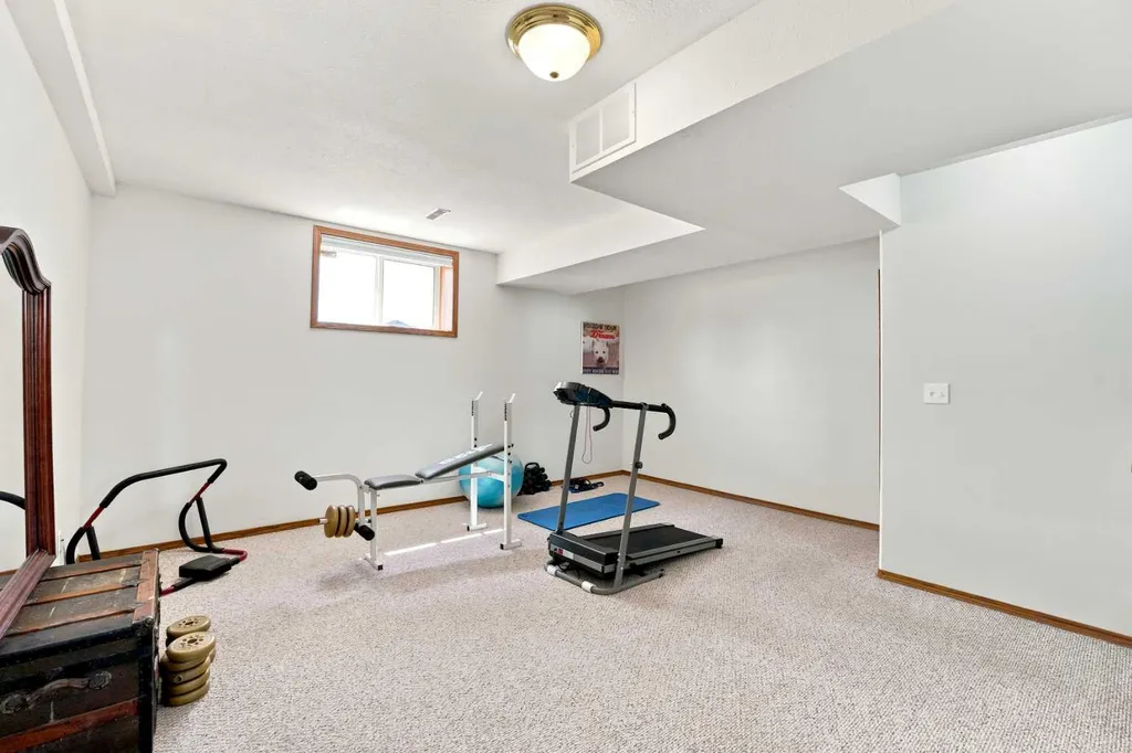 109 Logan Close Red Deer AB T4R 2N0