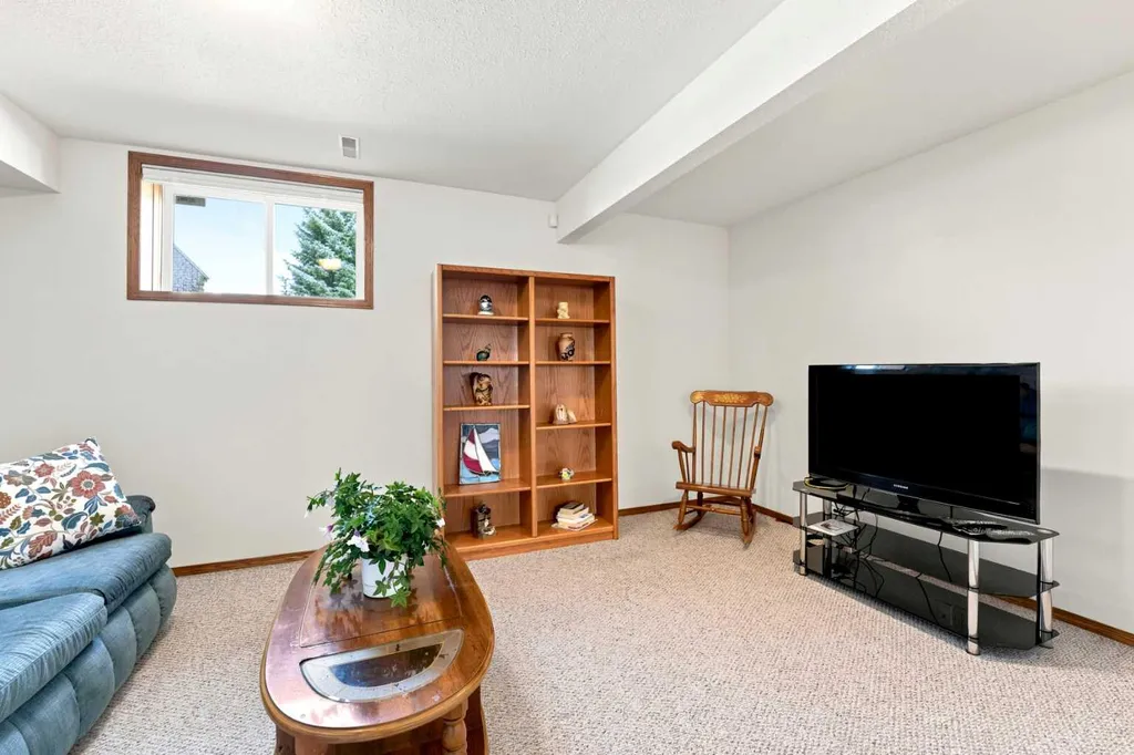 109 Logan Close Red Deer AB T4R 2N0