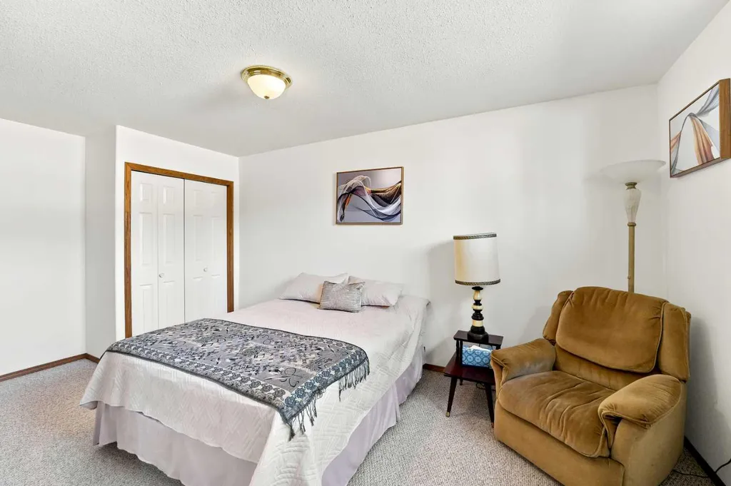 109 Logan Close Red Deer AB T4R 2N0