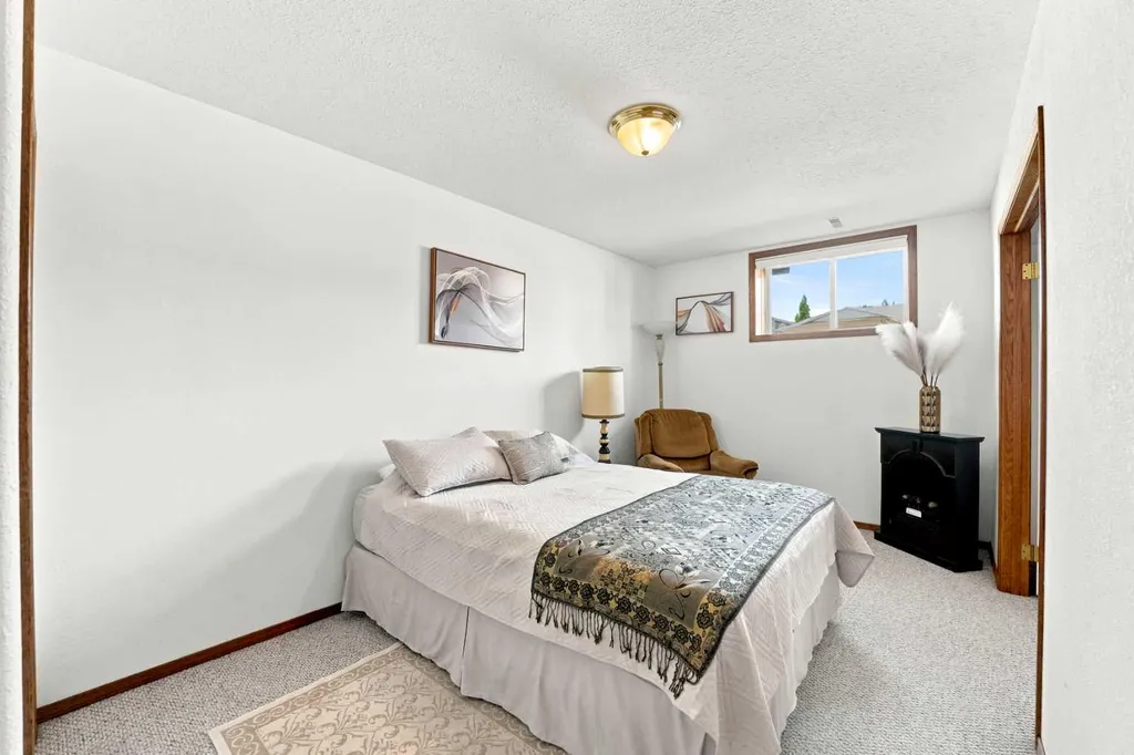 109 Logan Close Red Deer AB T4R 2N0