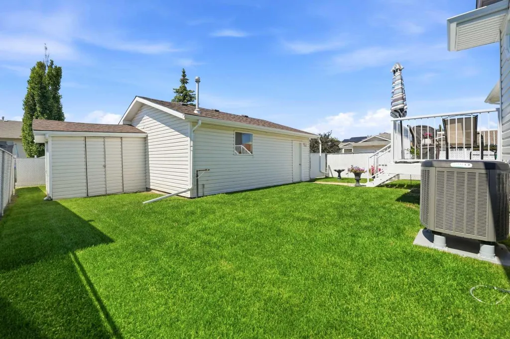 109 Logan Close Red Deer AB T4R 2N0