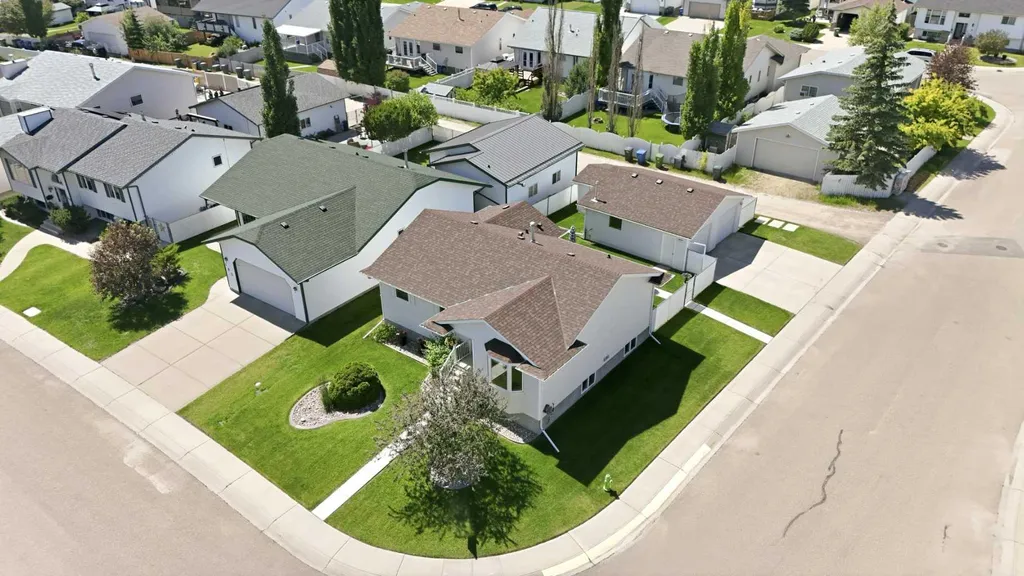 109 Logan Close Red Deer AB T4R 2N0