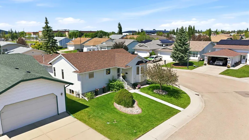 109 Logan Close Red Deer AB T4R 2N0