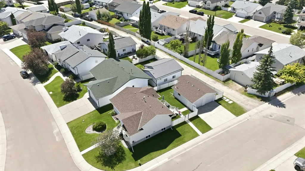 109 Logan Close Red Deer AB T4R 2N0