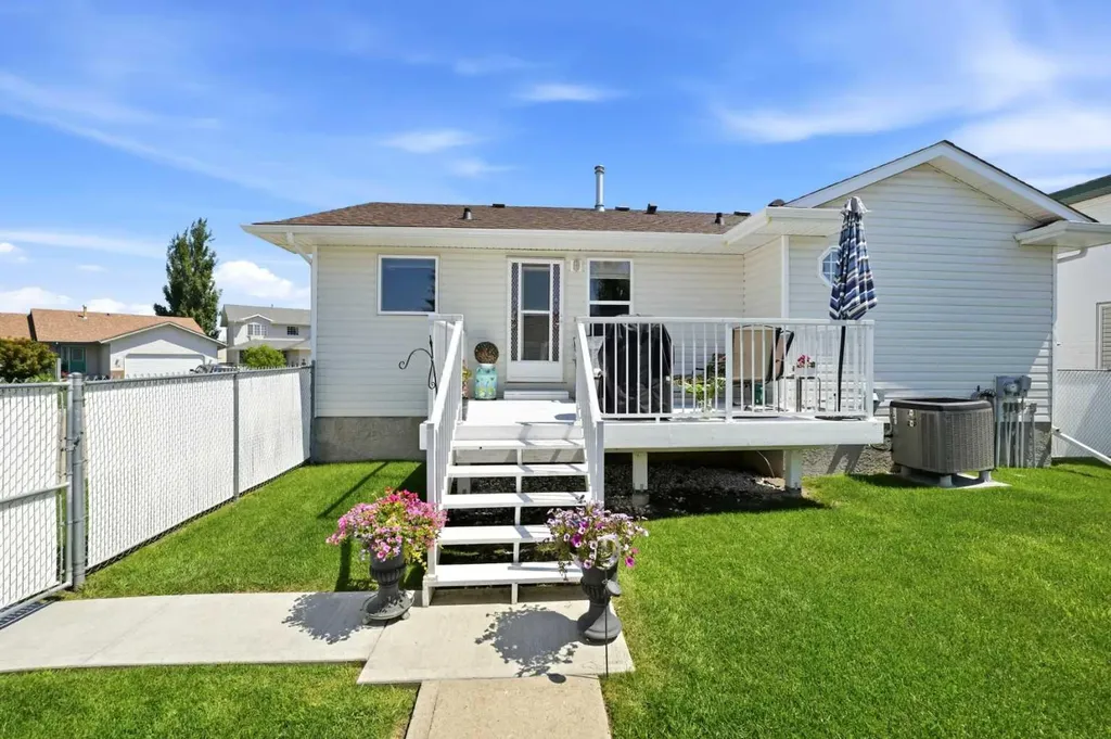 109 Logan Close Red Deer AB T4R 2N0