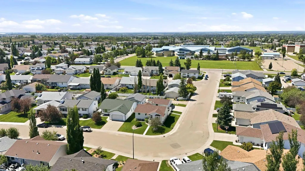 109 Logan Close Red Deer AB T4R 2N0