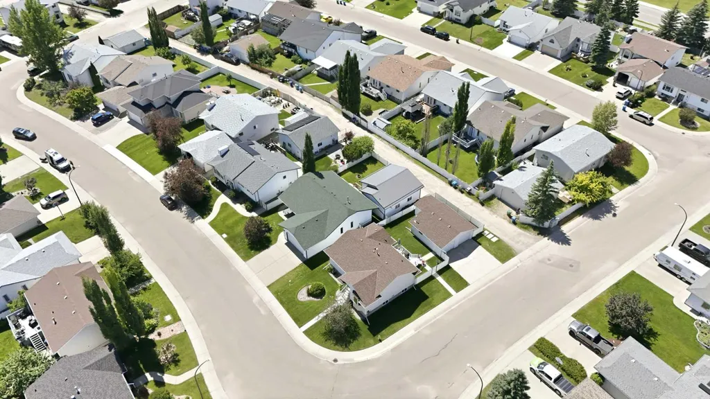 109 Logan Close Red Deer AB T4R 2N0