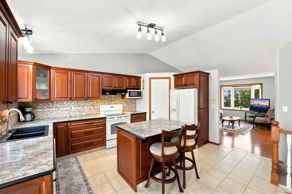 109 Logan Close Red Deer AB T4R 2N0