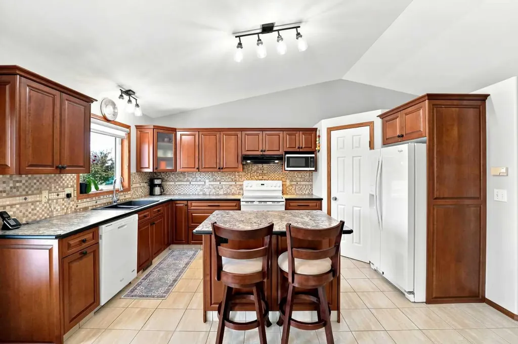 109 Logan Close Red Deer AB T4R 2N0