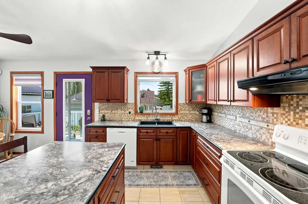 109 Logan Close Red Deer AB T4R 2N0