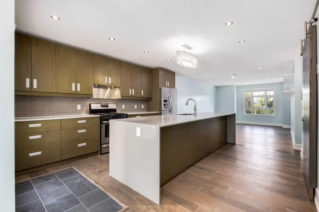 1513 23 Avenue SW Calgary AB T2T 0T8