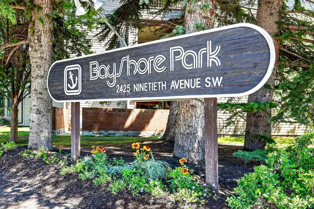 2425 90 Avenue SW Calgary AB T2V 4X8