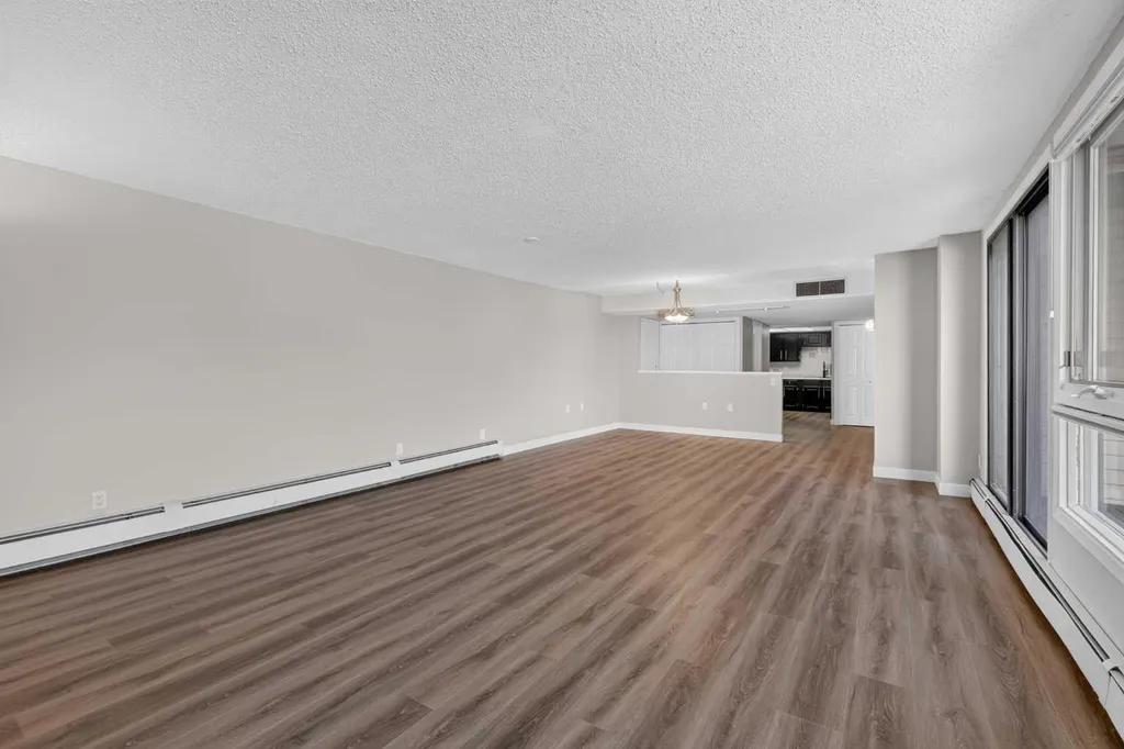2425 90 Avenue SW Calgary AB T2V 4X8