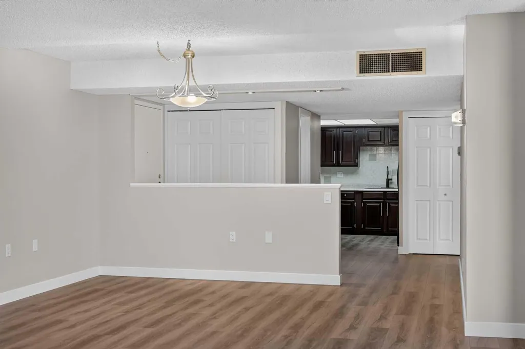 2425 90 Avenue SW Calgary AB T2V 4X8