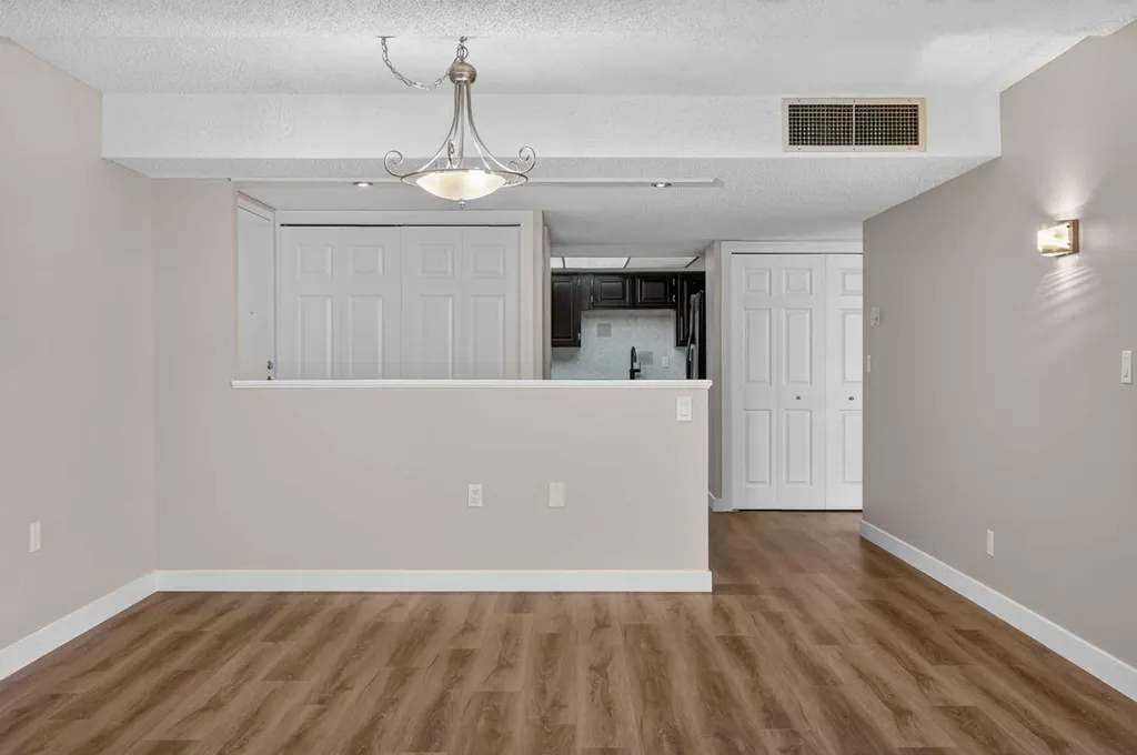2425 90 Avenue SW Calgary AB T2V 4X8
