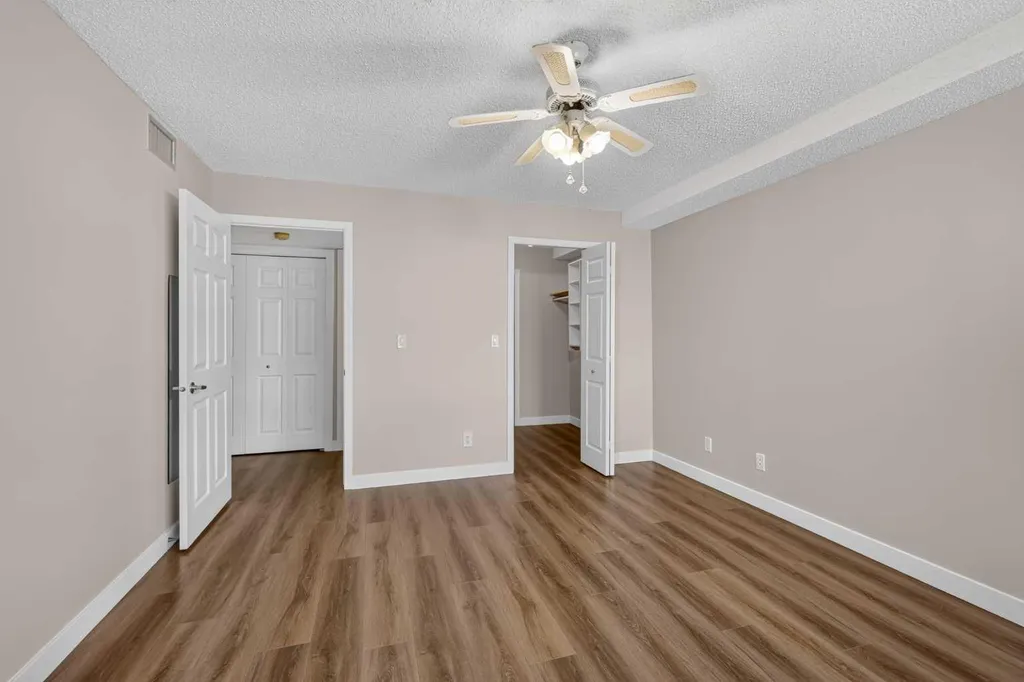 2425 90 Avenue SW Calgary AB T2V 4X8
