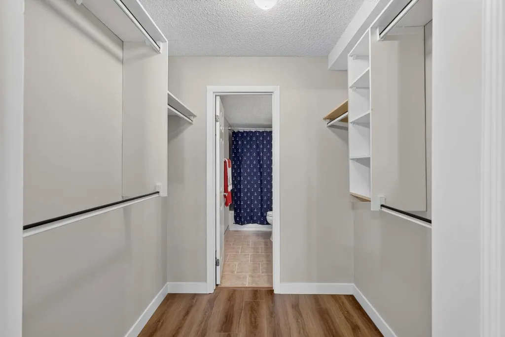 2425 90 Avenue SW Calgary AB T2V 4X8
