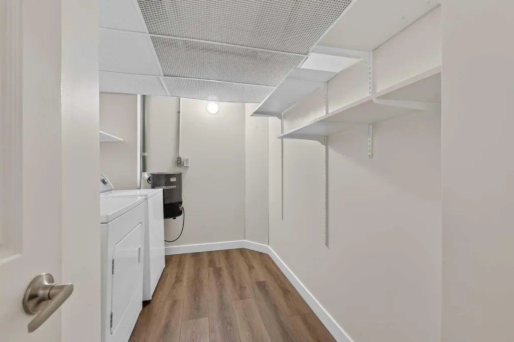 2425 90 Avenue SW Calgary AB T2V 4X8