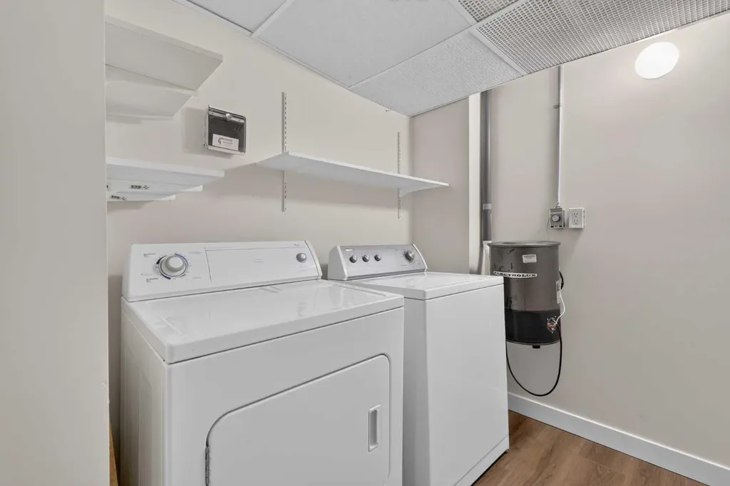 2425 90 Avenue SW Calgary AB T2V 4X8