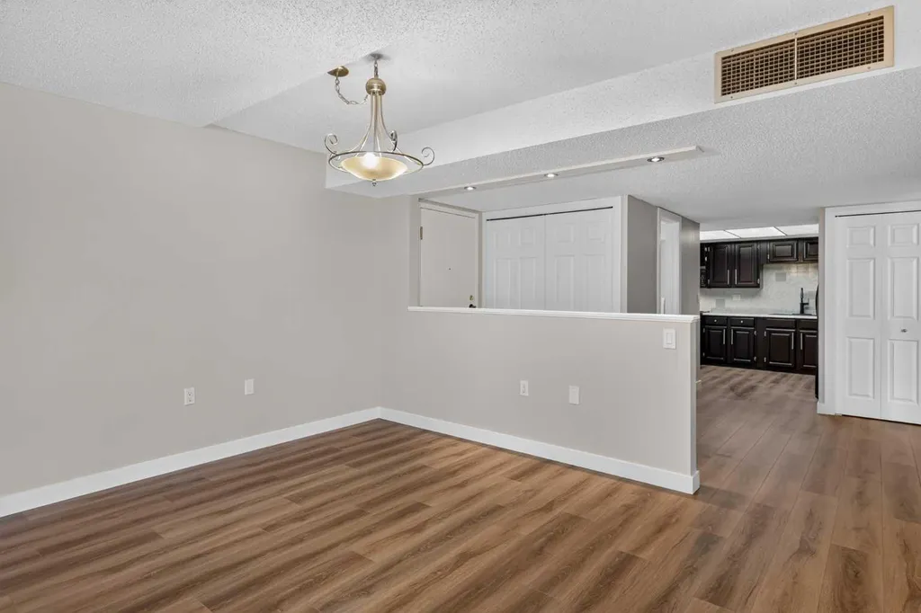2425 90 Avenue SW Calgary AB T2V 4X8