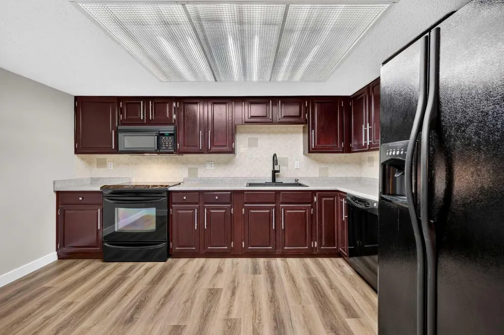 2425 90 Avenue SW Calgary AB T2V 4X8