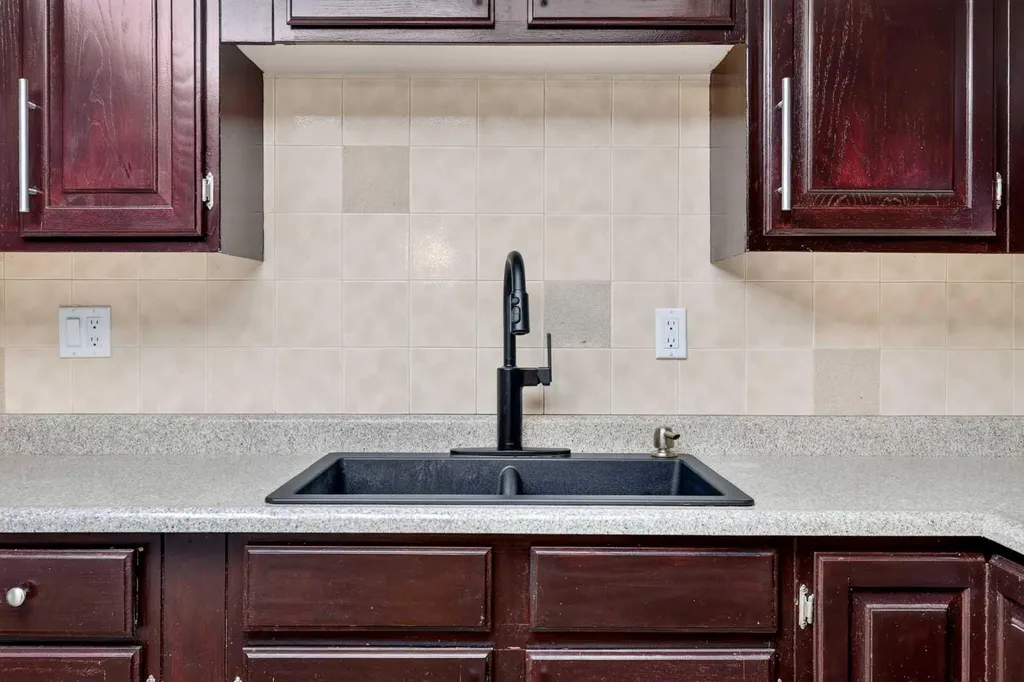 2425 90 Avenue SW Calgary AB T2V 4X8